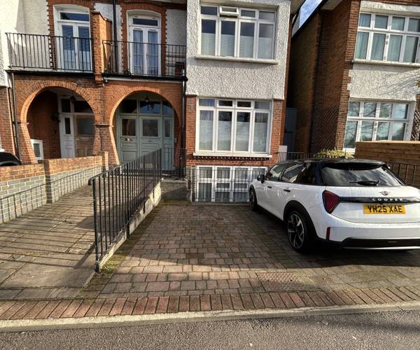 Parking on Roehampton Lane, SW15