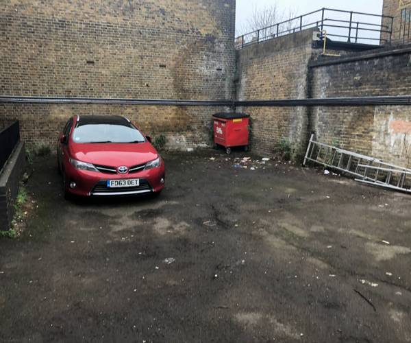 Parking on Seven Sisters Road, N7