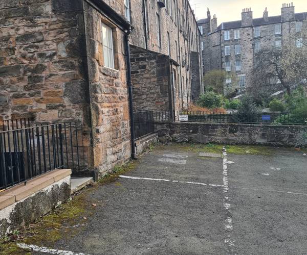 Parking on Albany Street Lane, EH1