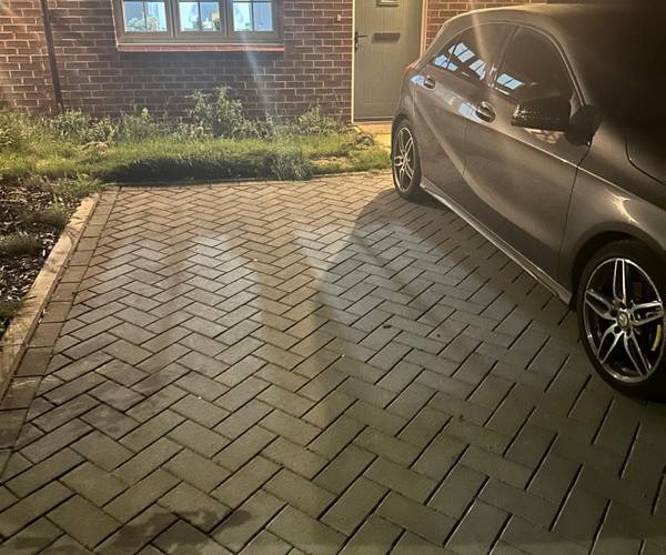 Parking on Armstrong Road, LU2