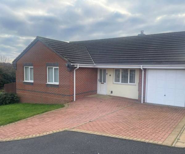 Parking on Nightingale Avenue, WR4