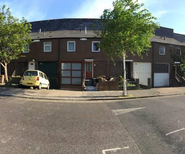 Parking on Hassett Road, E9