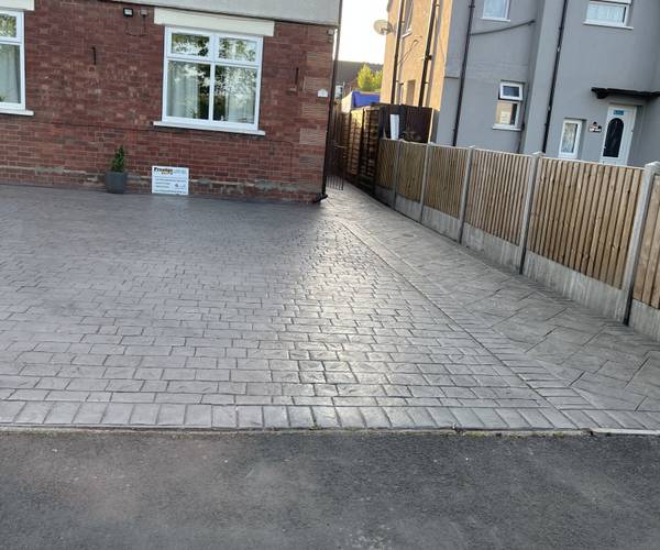 Parking on Mona Road, DE13