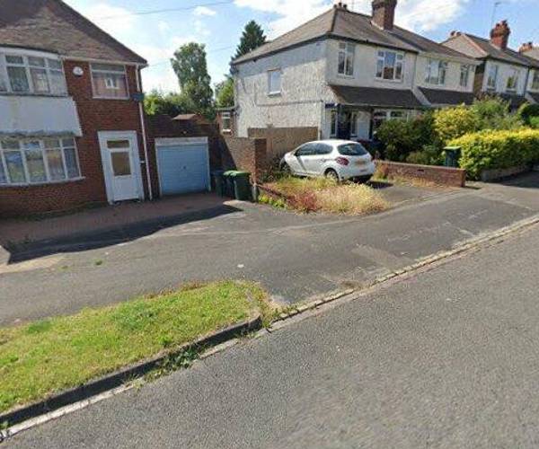 Parking on Birch Lane, B68