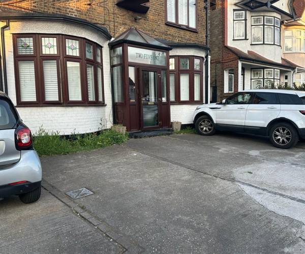Hall Lane, E4