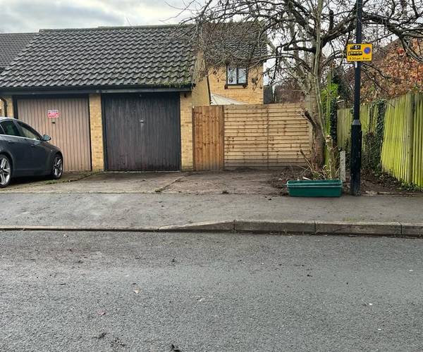 Parking on Deerhurst Close, TW13