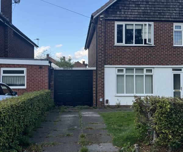 Parking on Bartley Road, M22