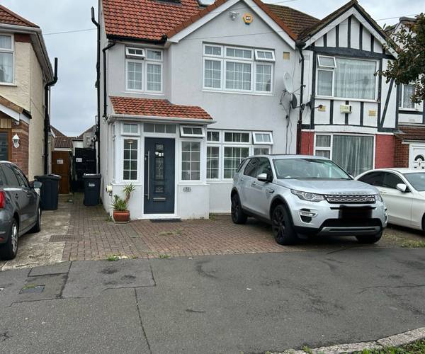 Clairvale Road, TW5