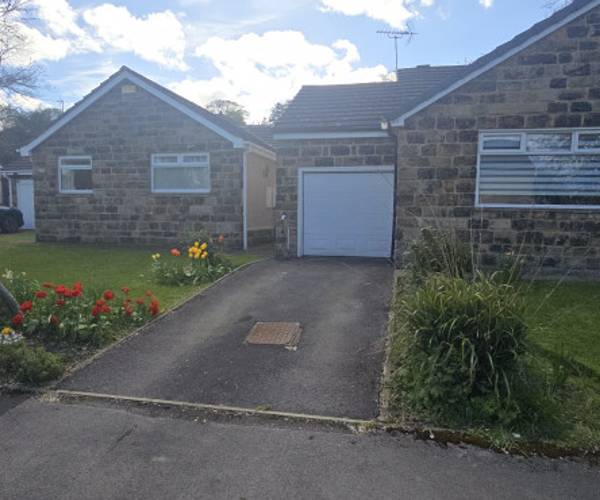 Parking on Oakdale Glen, HG1