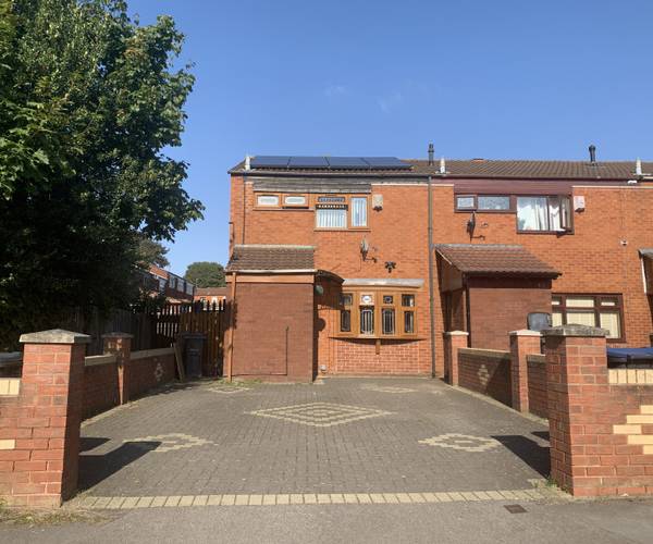 Parking on Amiss Gardens, B10