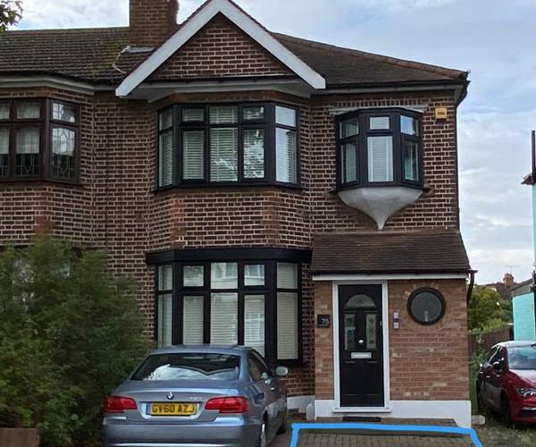 Woodfield Drive, RM2