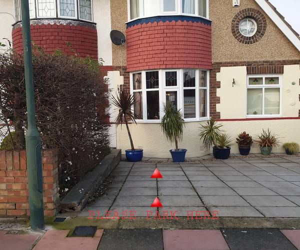 Parking on Old Farm Avenue, DA15