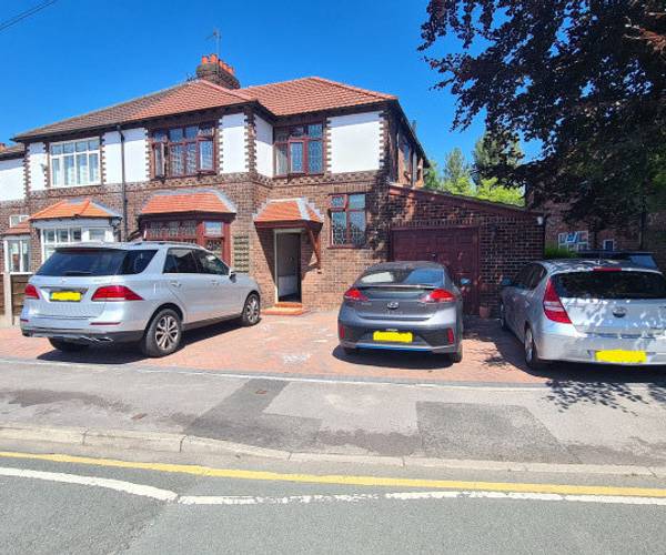 Outwood Drive, SK8