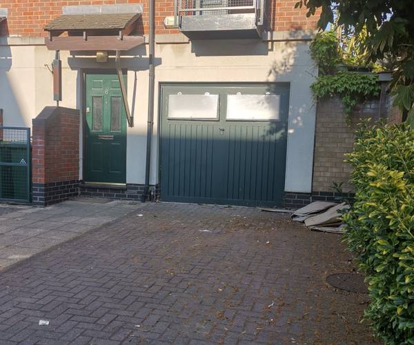 Parking on Capulet Mews, E16
