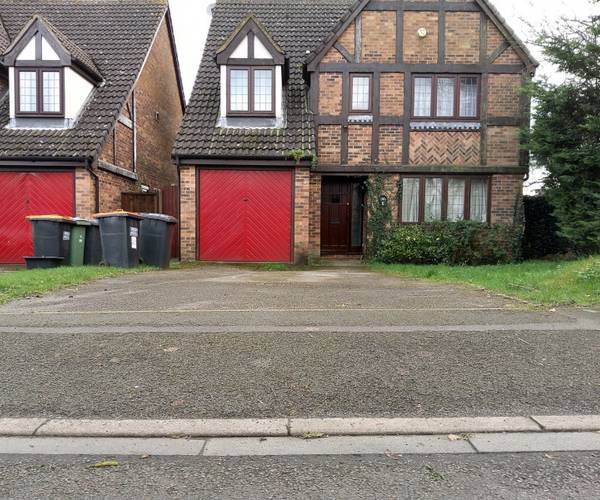 Parking on Prebendal Drive, LU1