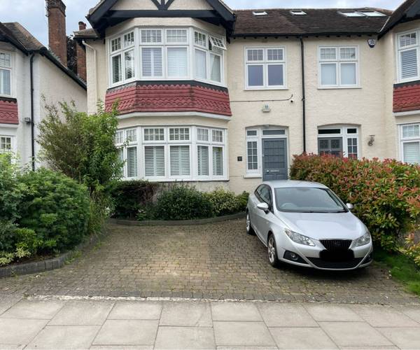 Parking on Priory Gardens, N6