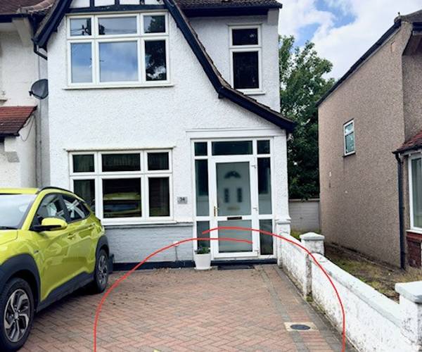 Parking on Braemar Avenue, CR2