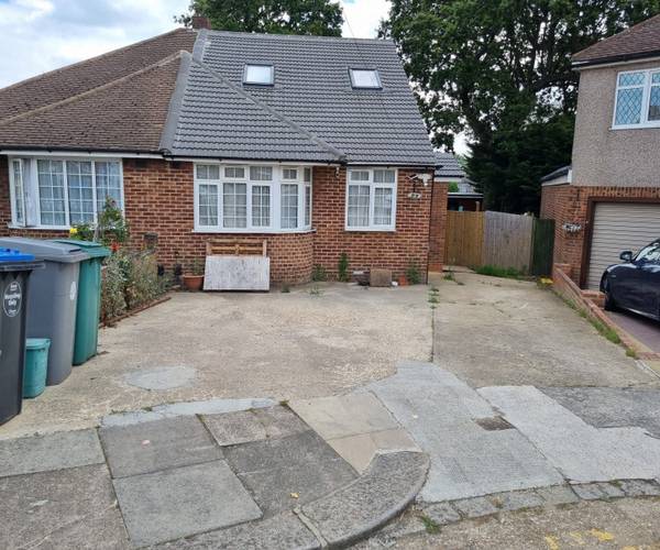 Parking on Newlands Close, HA0