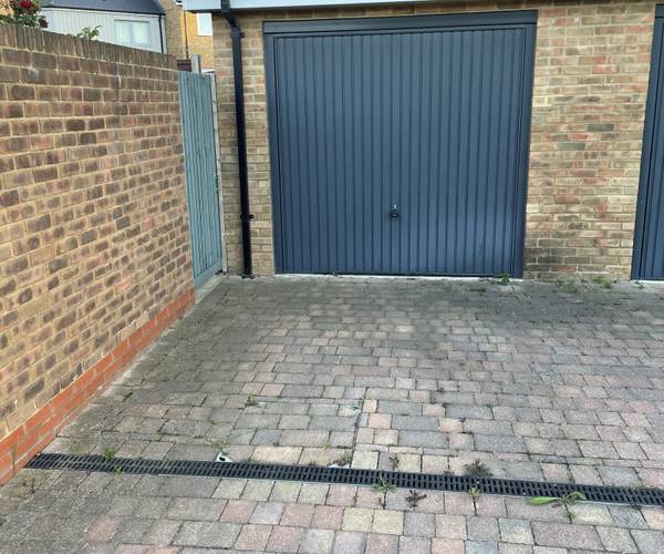 Parking on Elstar Mews, DA9