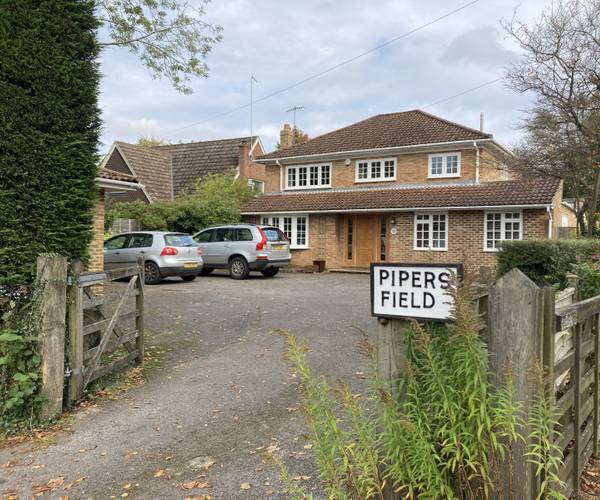 Parking on Tuesley Lane, GU7