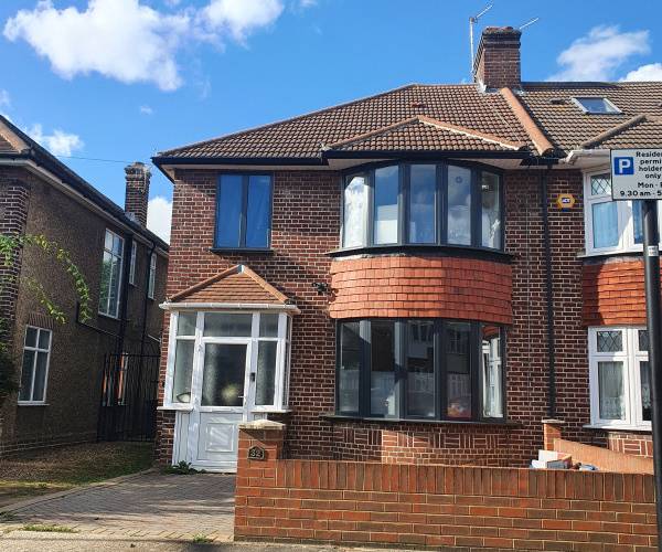 Parking on Bassett Gardens, TW7