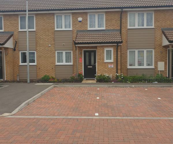 Parking on Wingate Road, LU4