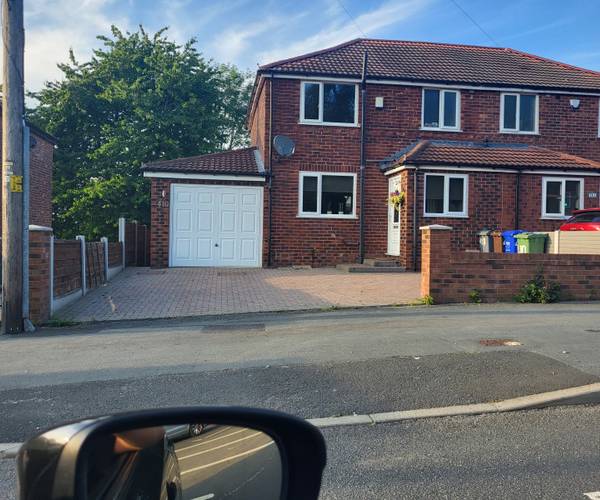 Parking on Victoria Avenue, M9