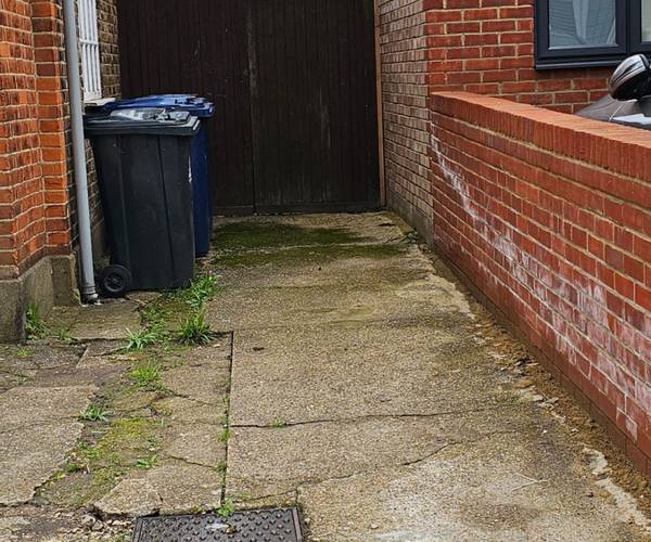 Parking on Gunnersbury Crescent, W3