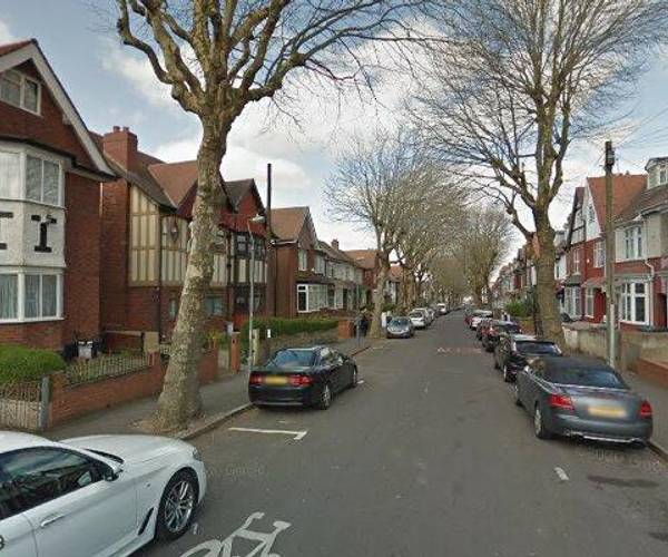 Parking on Earlsbury Gardens, B20