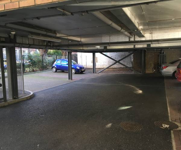 Parking on Bluelion Place, SE1