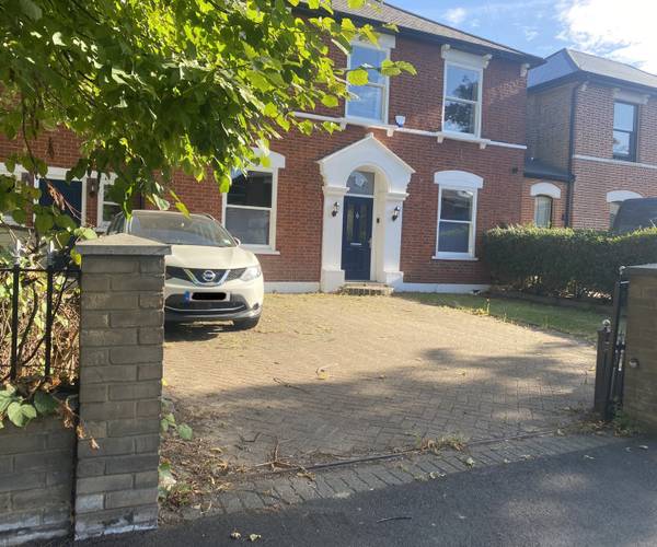 Parking on Claremont Road, E7