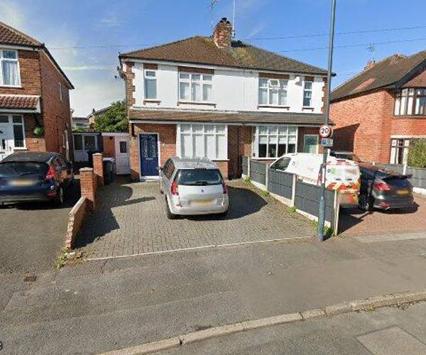 Parking on Elms Avenue, DE23