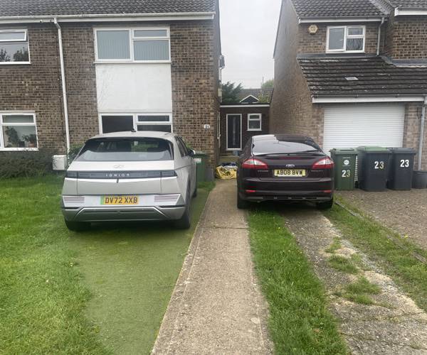 Parking on Park Leys, LU5