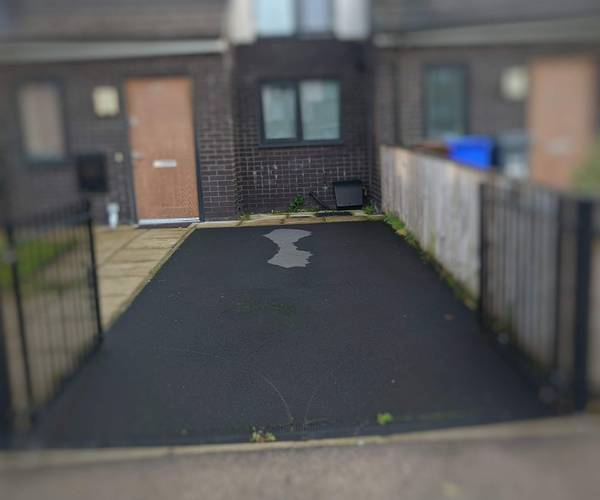 Parking on Oregon Close, M13