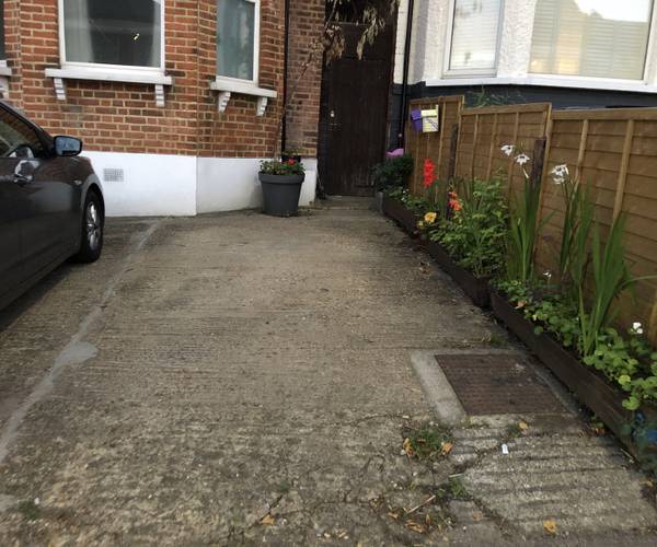 Parking on Colney Hatch Lane, N10