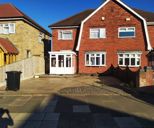 Parking on Park Hill Drive, LE2