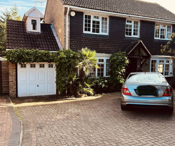 Parking on Knights Ridge, BR6
