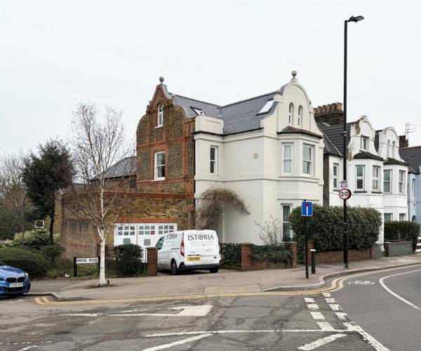 Parking on Buckingham Road, N22