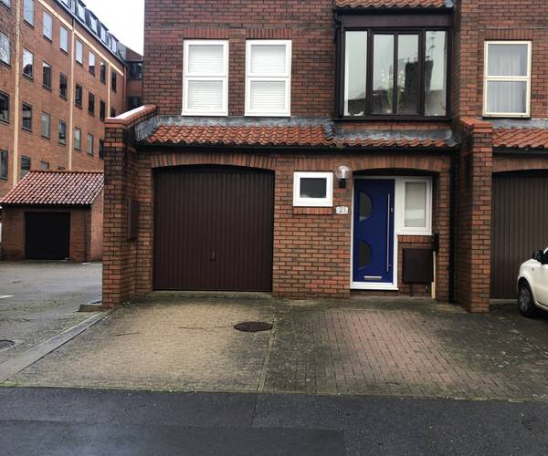 Parking on Challoner Court, BS1