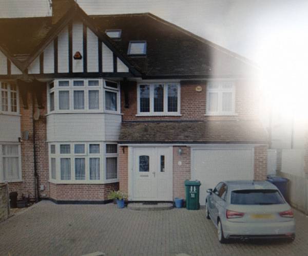 Parking on Manor Park Gardens, HA8