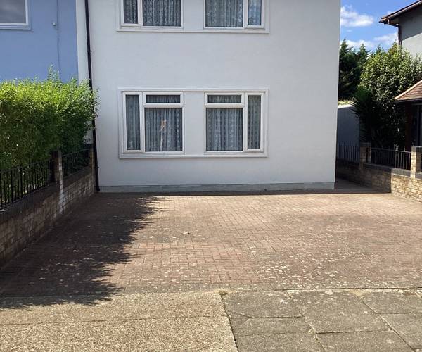 Parking on St. Thomas Road, W4