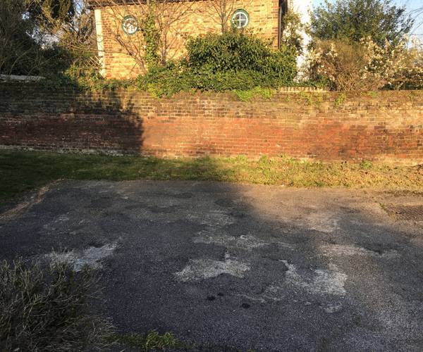 Parking on Snaresbrook Road, E11
