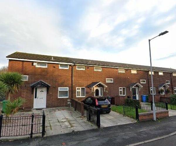 Parking on Radley Street, M16