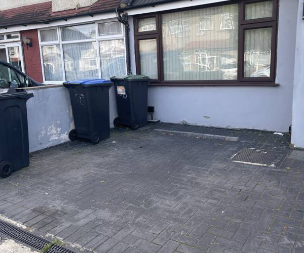 Parking on Ingleton Road, N18
