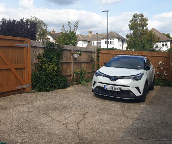 Parking on Hawthorne Avenue, HA3