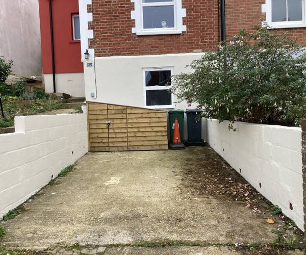 Parking on Grovehill Road, RH1
