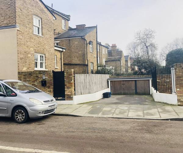 Parking on Laurel Road, TW12