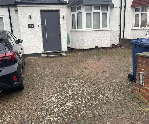 Parking on Sunbury Avenue, NW7