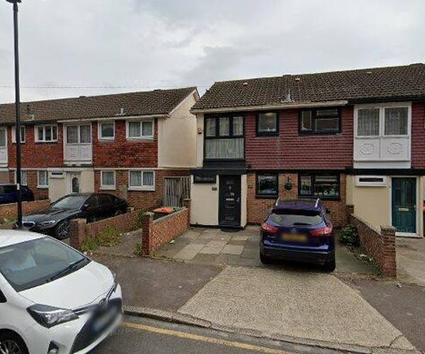 Parking on Boleyn Road, E6