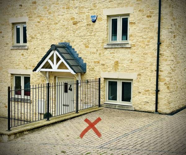 Parking on Stanley Close, OX7